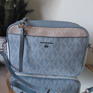 Micahel korss Cross body bag